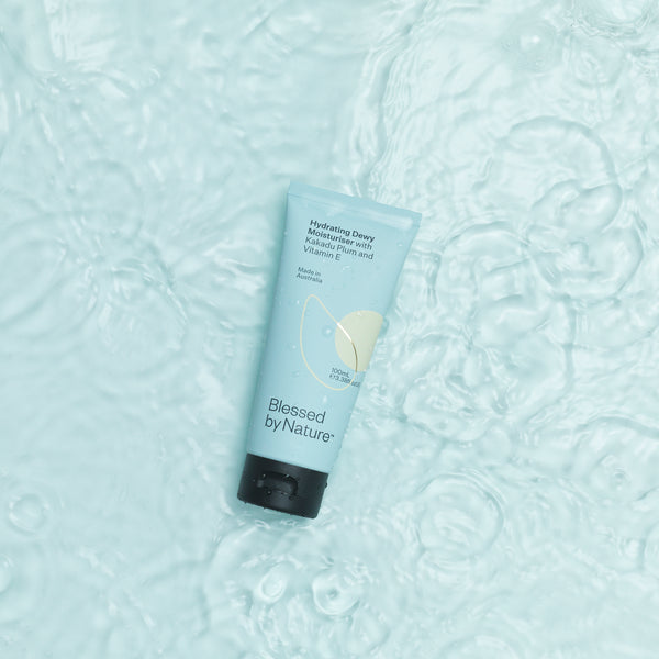 Do you want a dewy complexion all year round? Our Hydrating Dewy Moisturiser will become your new best friend.